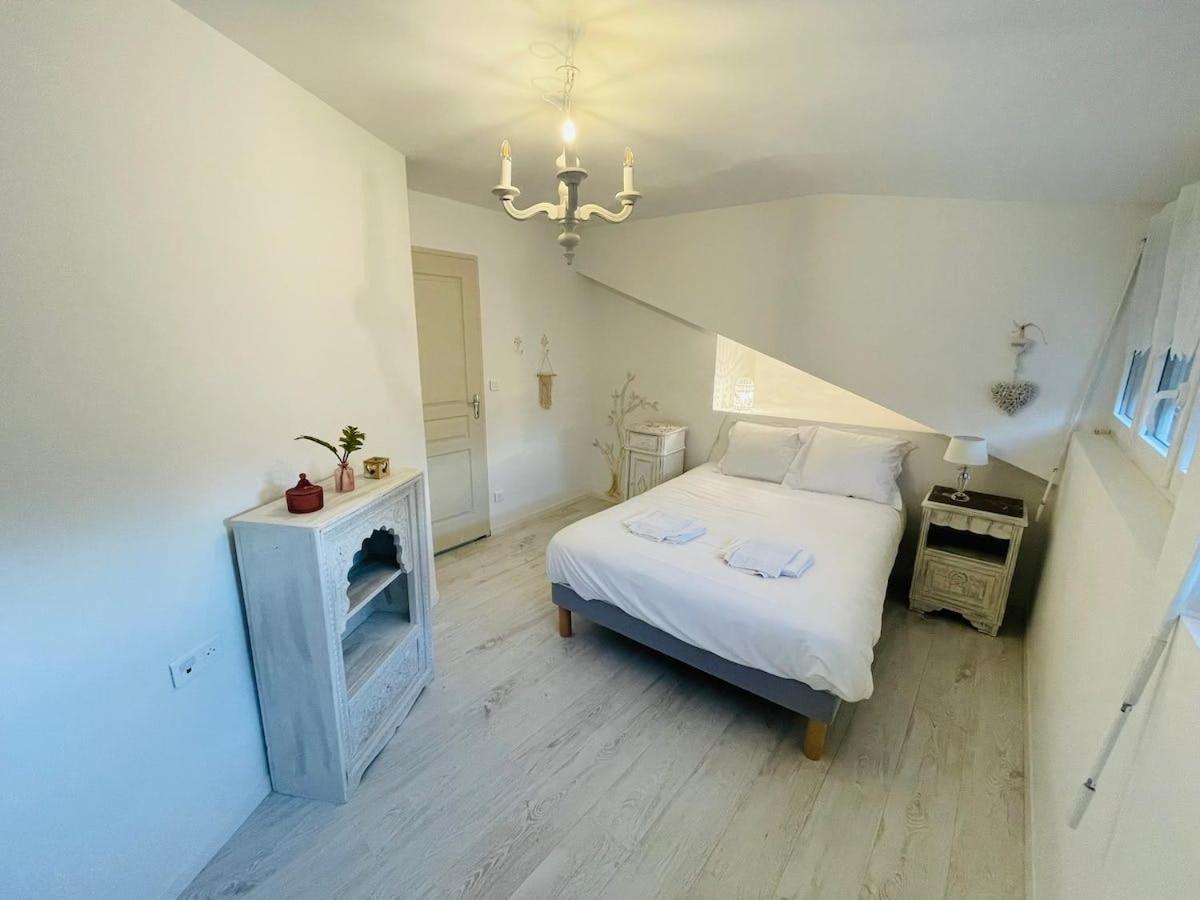 Magnifique Maison Dartiste La Maison Aerts แร็งส์ ภายนอก รูปภาพ