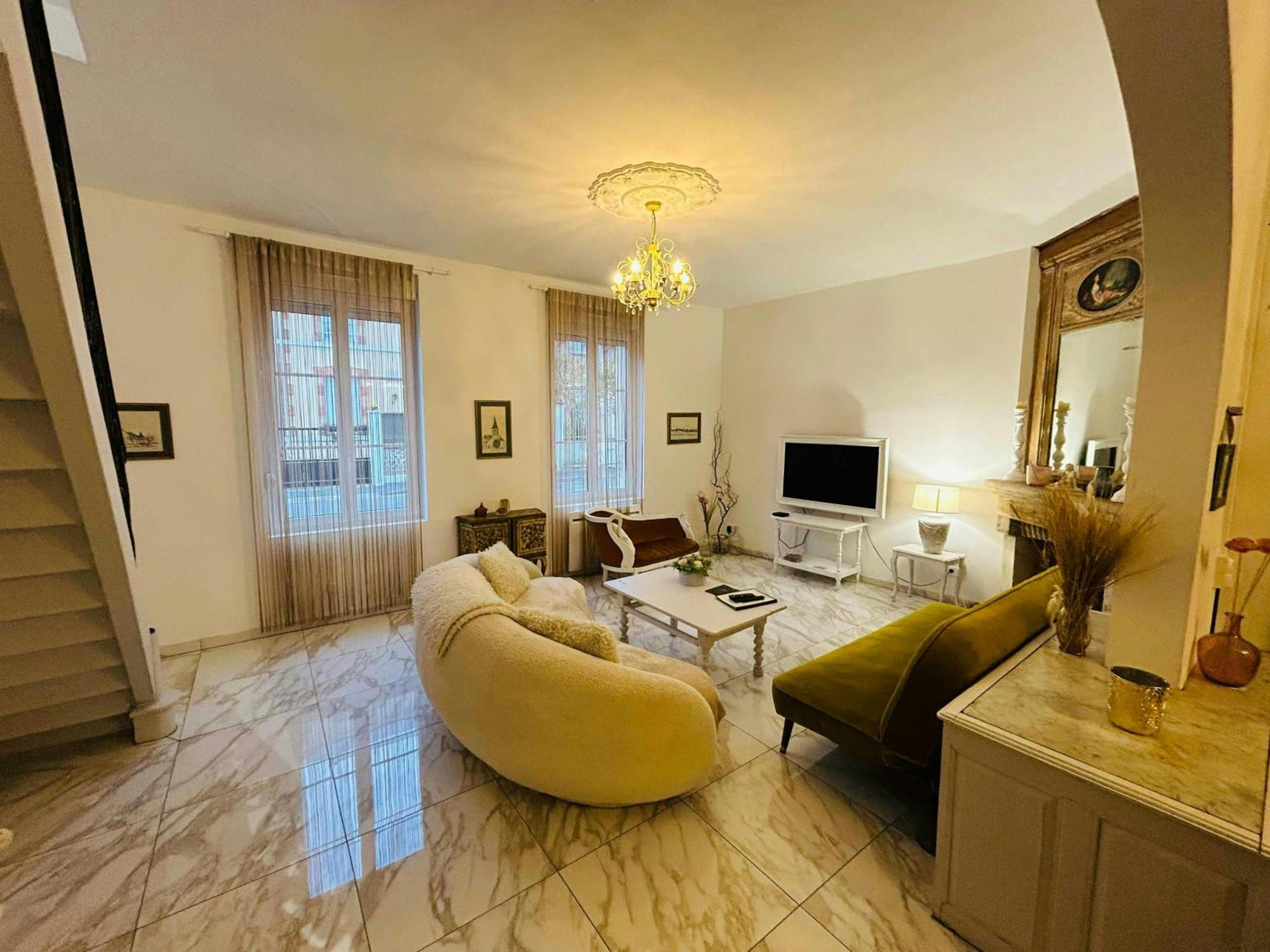 Magnifique Maison Dartiste La Maison Aerts แร็งส์ ภายนอก รูปภาพ