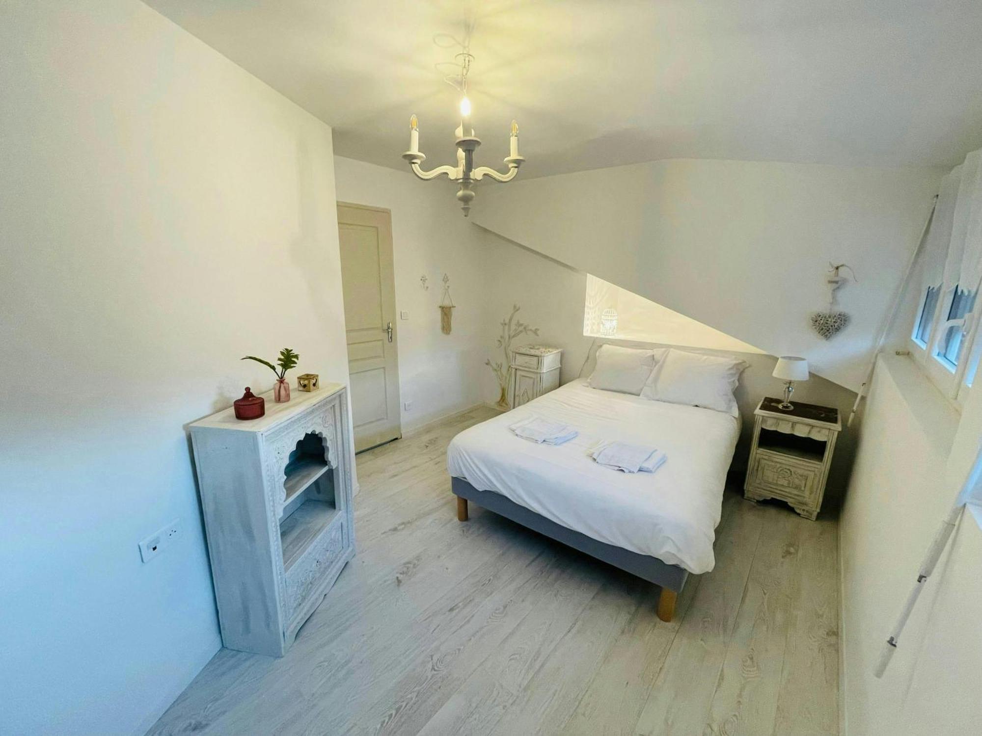 Magnifique Maison Dartiste La Maison Aerts แร็งส์ ภายนอก รูปภาพ
