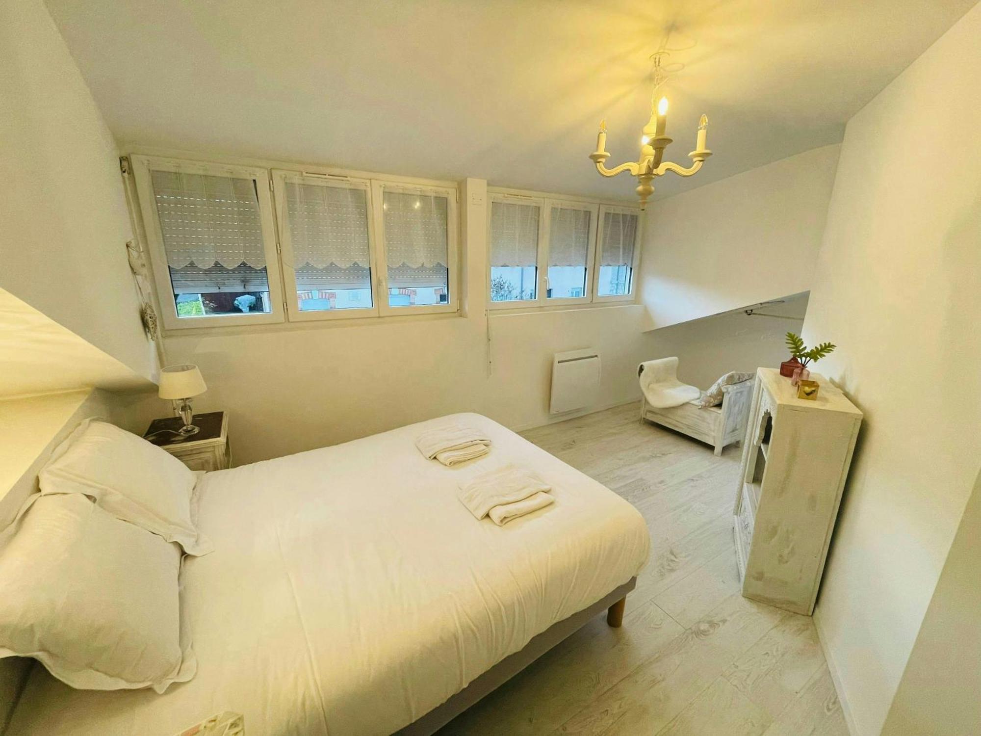 Magnifique Maison Dartiste La Maison Aerts แร็งส์ ภายนอก รูปภาพ